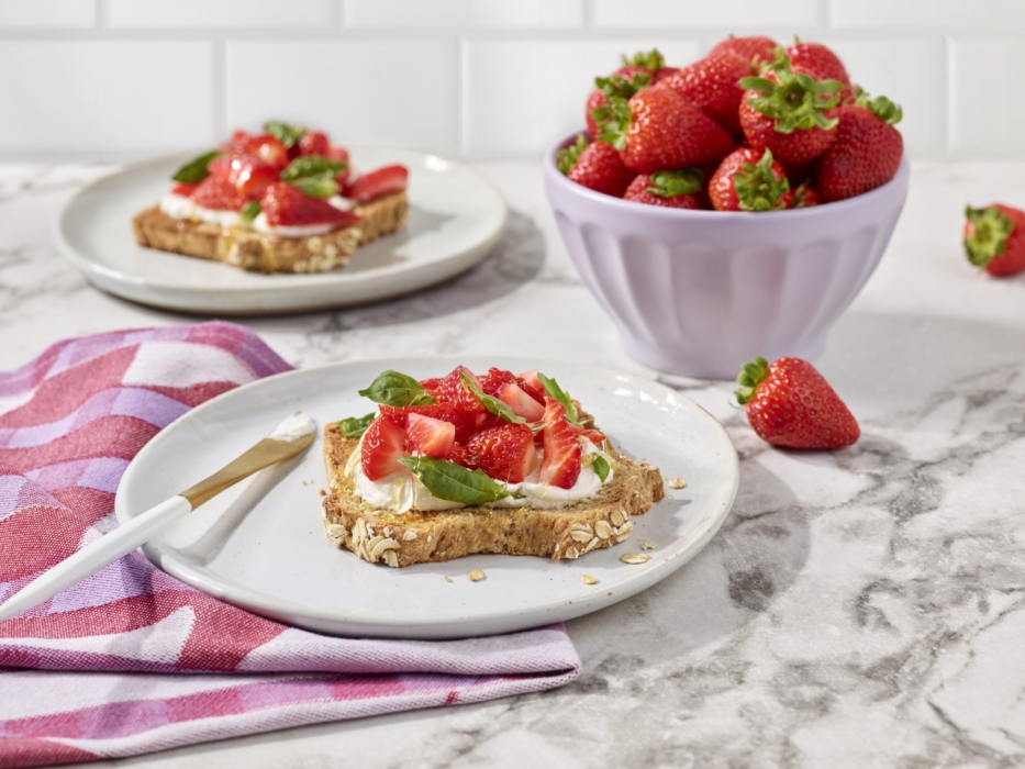 Strawberry, yogurt, 80 Acres, parfet, toast, bread, honey, mint, lifestyle, kitchen